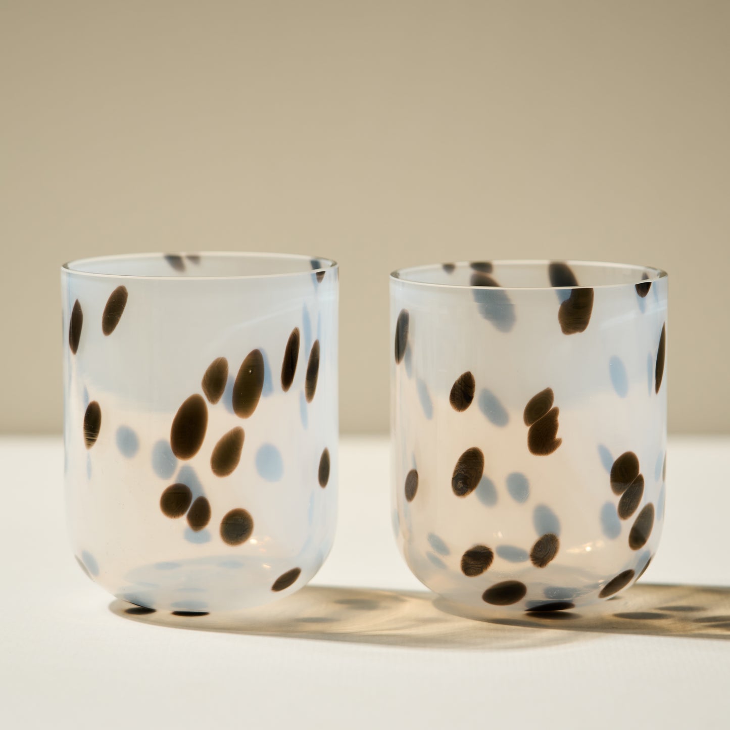 Set of 2 Manhattan Dotted White Tumblers