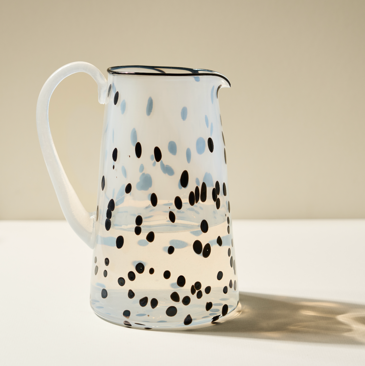 Manhattan Dotted Jug in White